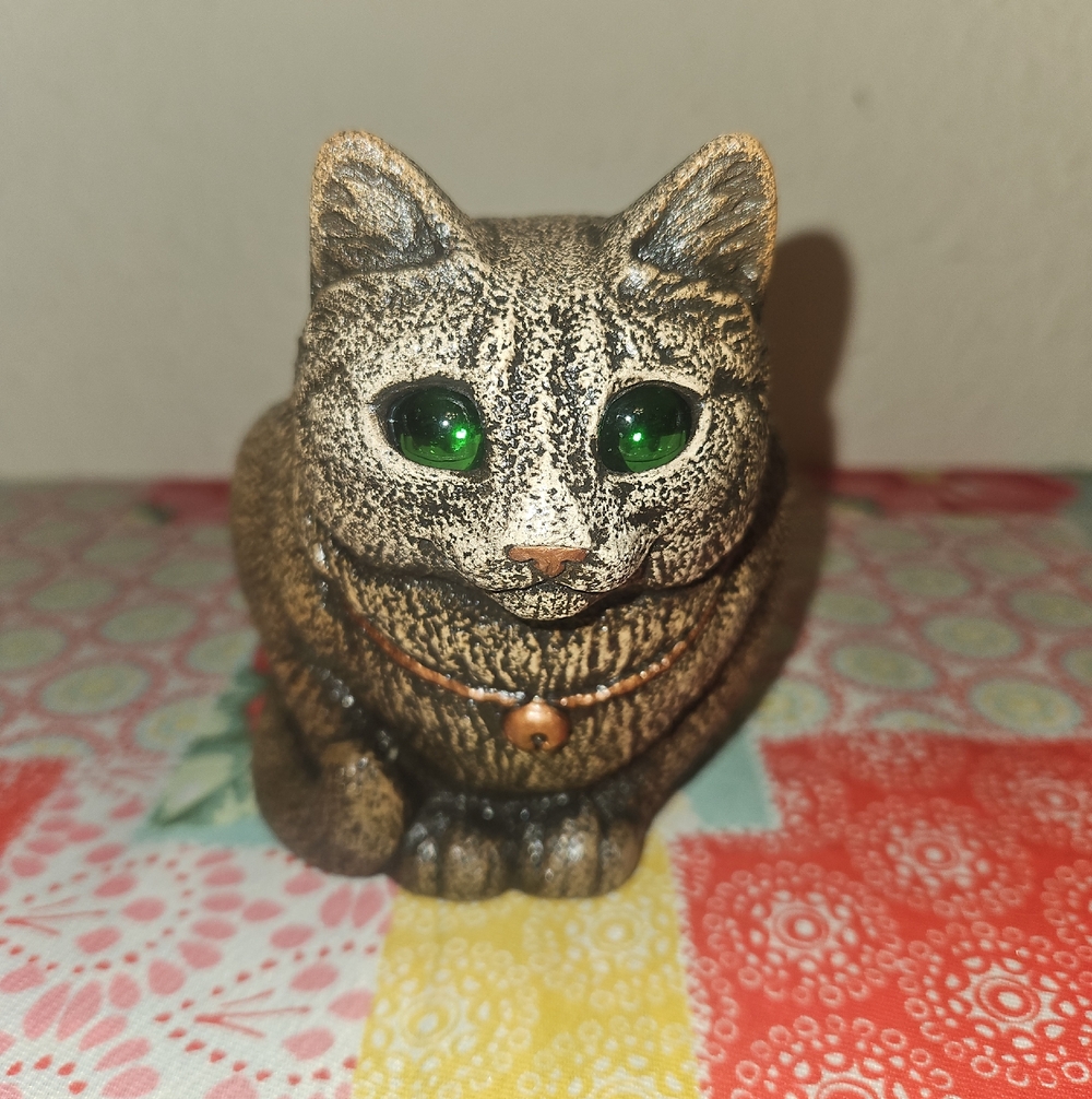 Windstone Editions Crouching Cat Figurine Statue Candle Holder